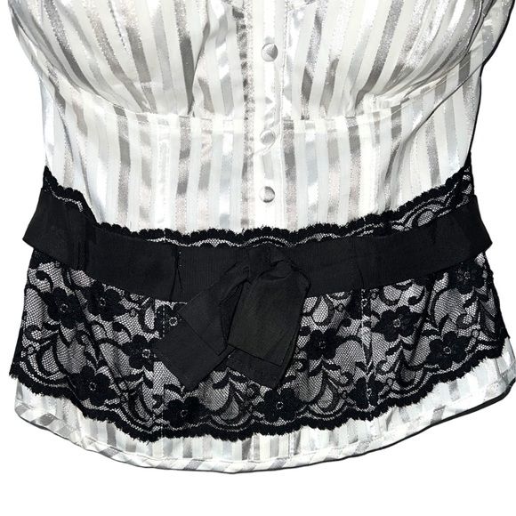 𝐂𝐎𝐓𝐓𝐎𝐍 𝐄𝐗𝐏𝐑𝐄𝐒𝐒 | WHITE AND SILVER STRIPED STRAPLESS METALLIC TOP - Picture 7 of 8